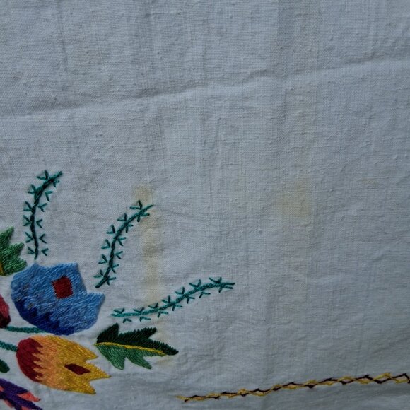 Rectangular Tablecloth White with Embroidered flowers 51"x48" Cottage Grandma - Picture 6 of 14